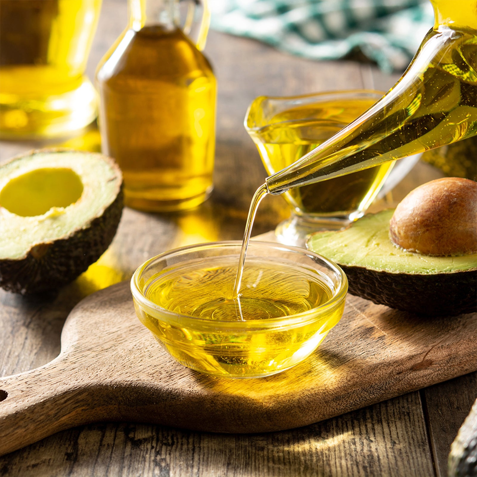 Avocado Oil vs. Extra Virgin Olive Oil: A Comparative Analysis