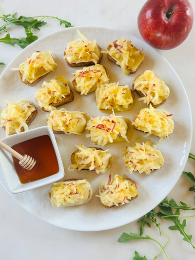 Apple, Brie & Hot Honey Crostini 🍎🧀🍯
